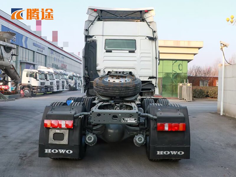 汕德卡6✖️4牵引车-