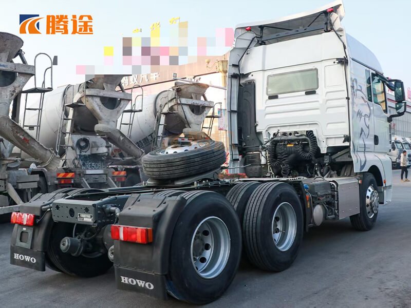 汕德卡6✖️4牵引车