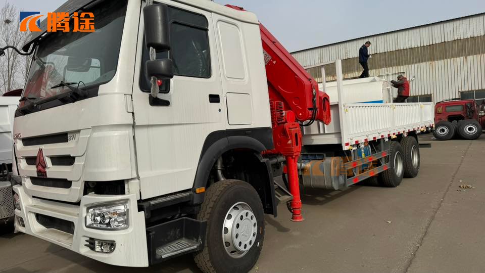 Knuckle-Boom Crane Truck